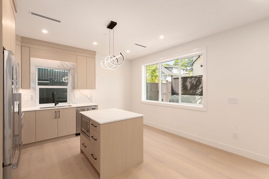 2 3635 Turner Street Vancouver, BC - 12