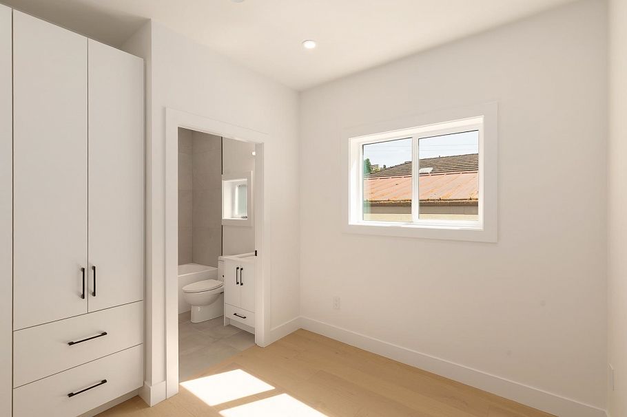 2 3635 Turner Street Vancouver, BC - 26