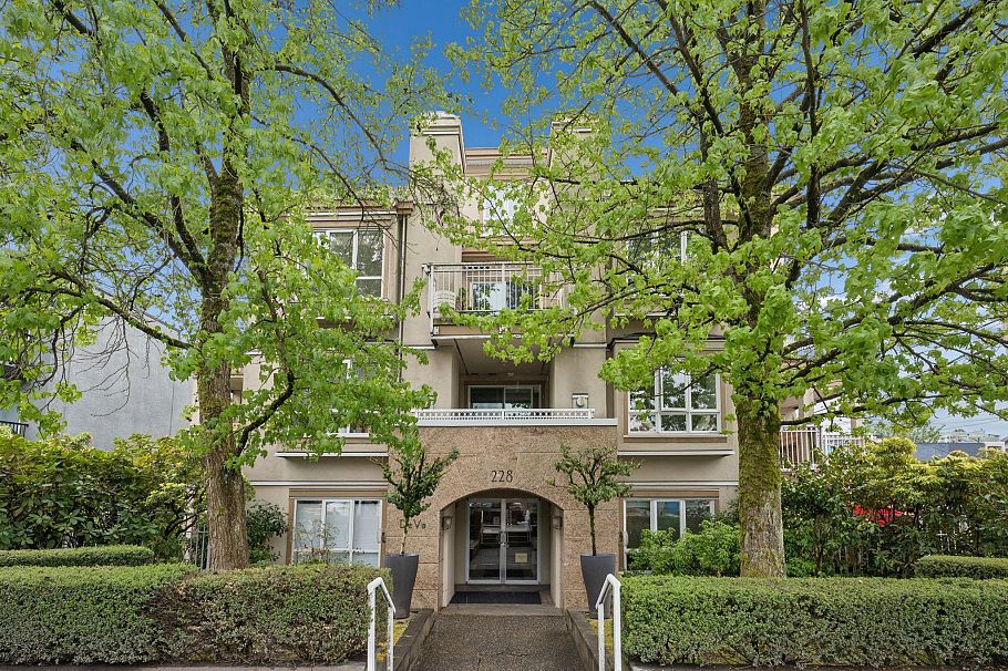 302 228 E 14th Avenue Vancouver, BC - 1