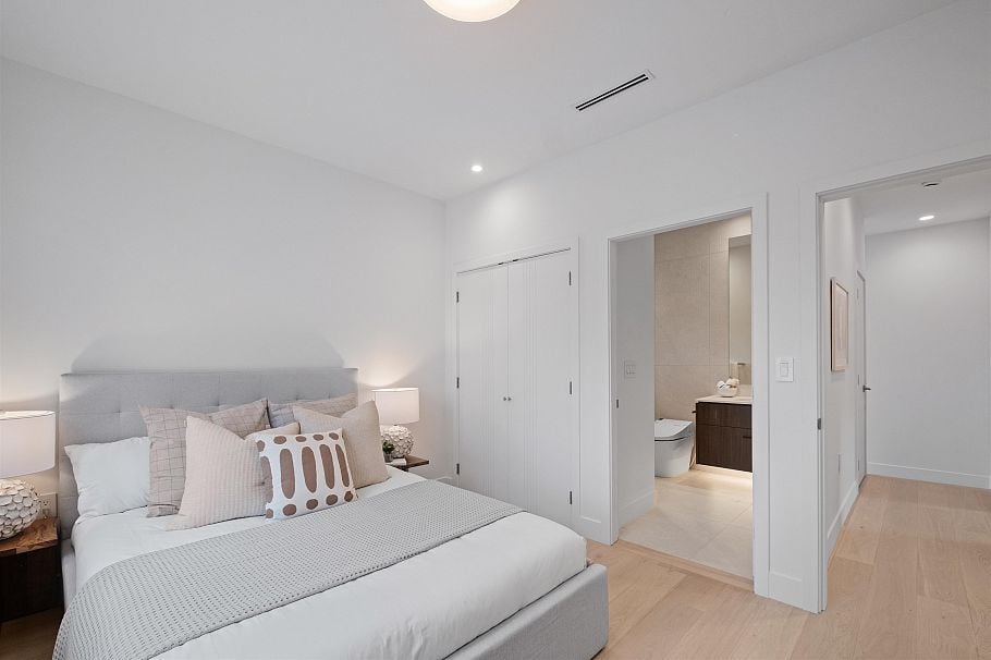 2238 E 5th Avenue Vancouver, BC - 22