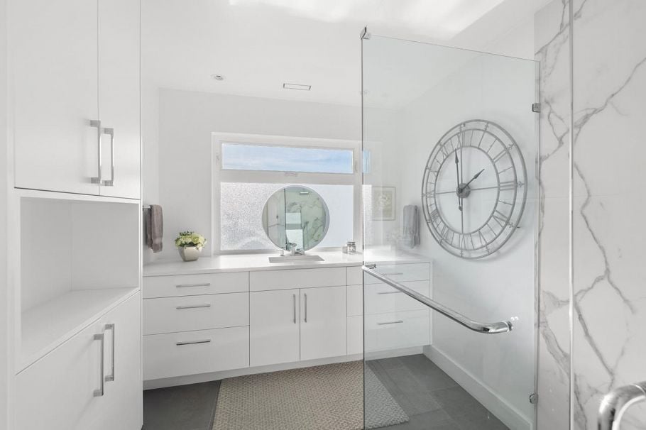 20 415 W Esplanade Avenue North Vancouver, BC - 22