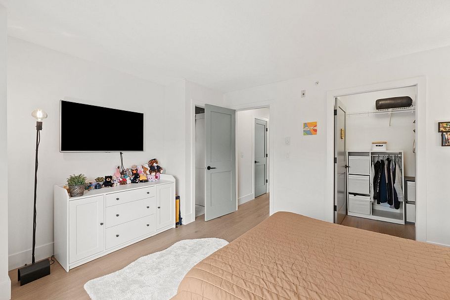 2561 East Mall Vancouver, BC - 14
