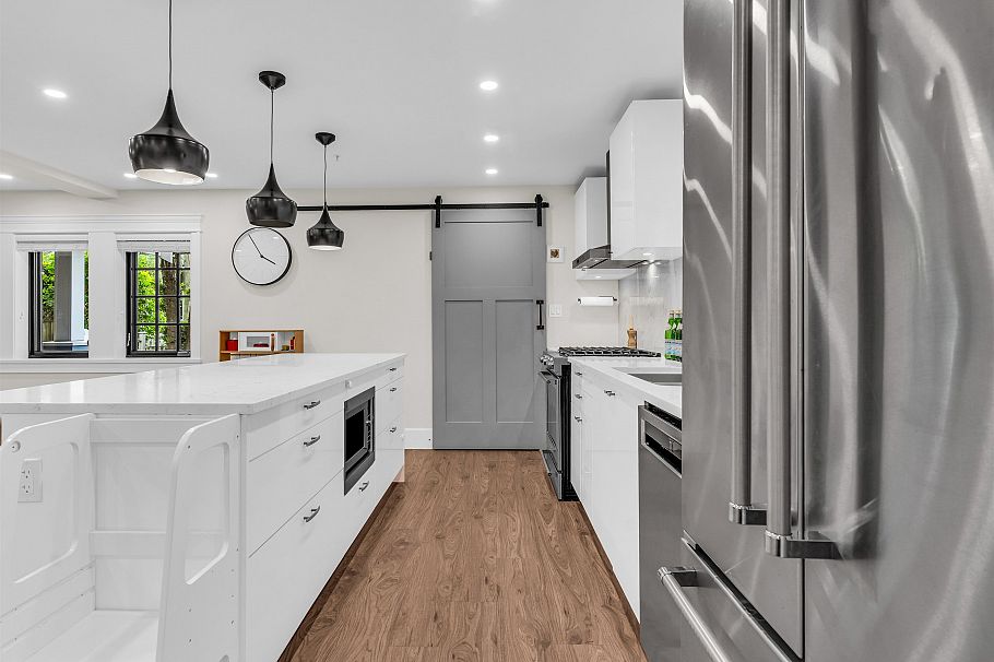 436 Lakewood Drive Vancouver, BC - 9