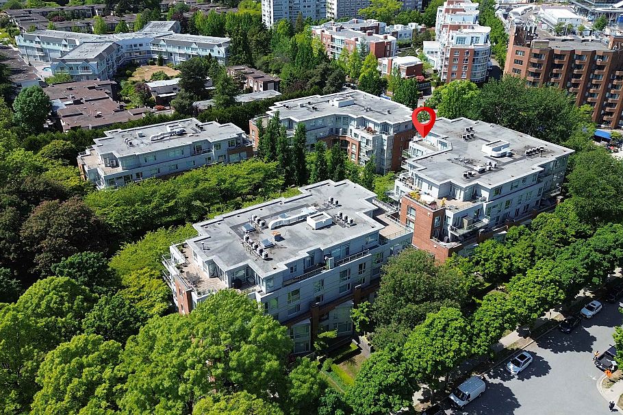 602 618 W 45th Avenue Vancouver, BC - 1