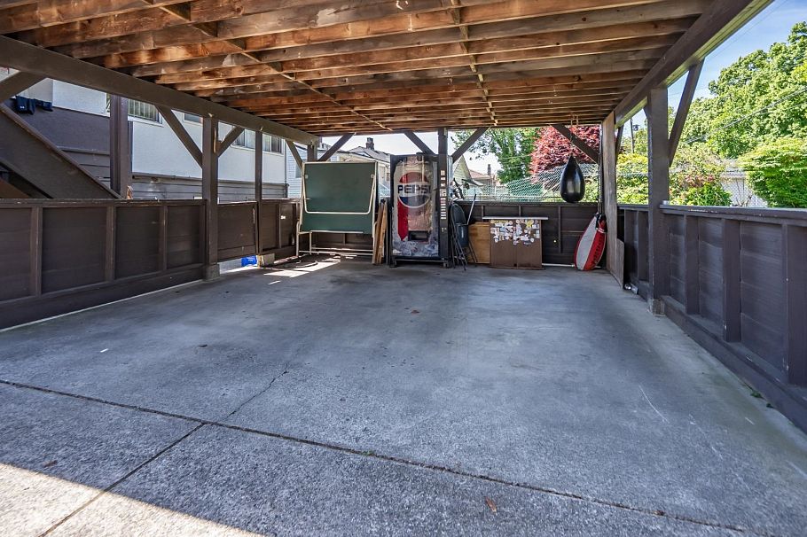 1987 E 61st Avenue Vancouver, BC - 30
