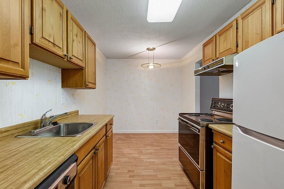 219 1385 Draycott Road North Vancouver, BC - 8