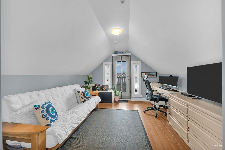 723 E 12th Avenue Vancouver, BC - 25