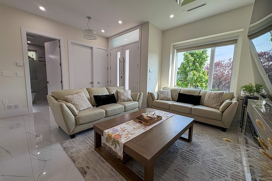 759 E 57th Avenue Vancouver, BC - 6