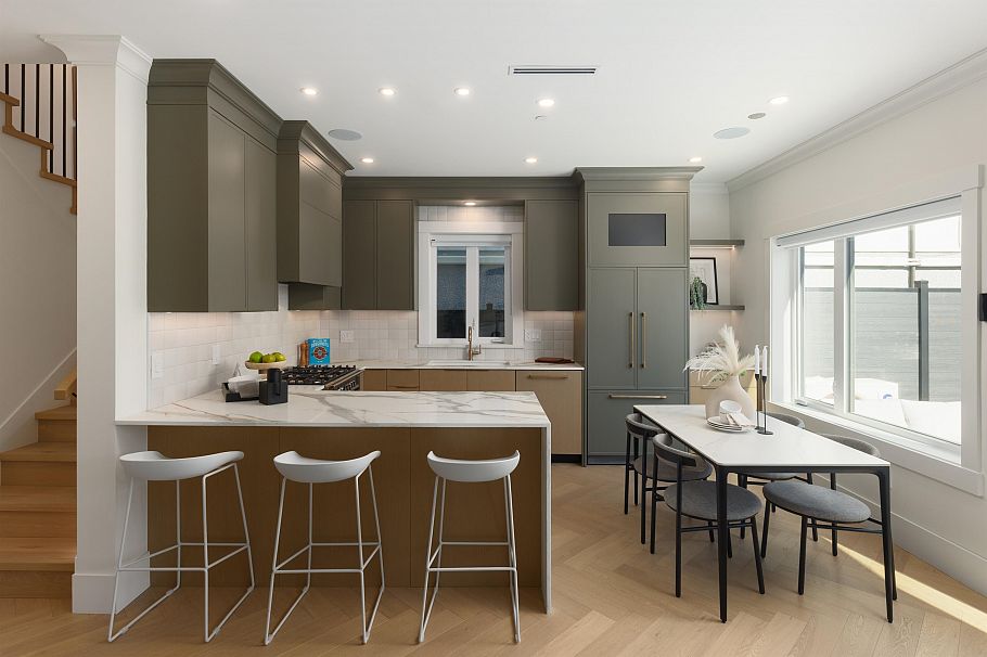 2 258 E 19 Avenue Vancouver, BC - 5