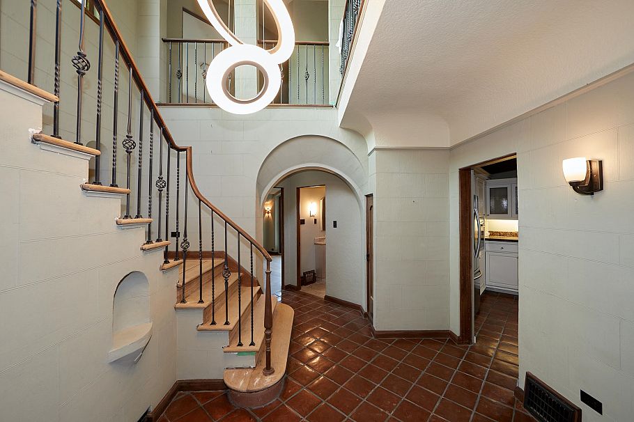 4585 Bellevue Drive Vancouver, BC - 11