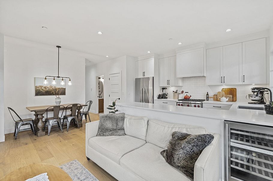 2072 Kitchener Street Vancouver, BC - 6