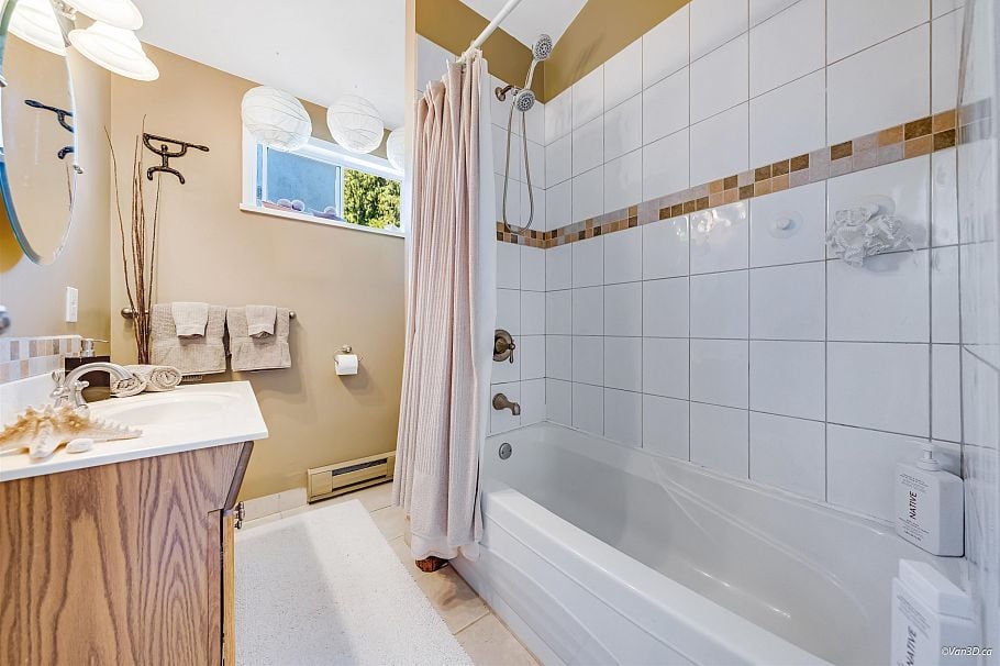 1140 W 20th Street North Vancouver, BC - 19