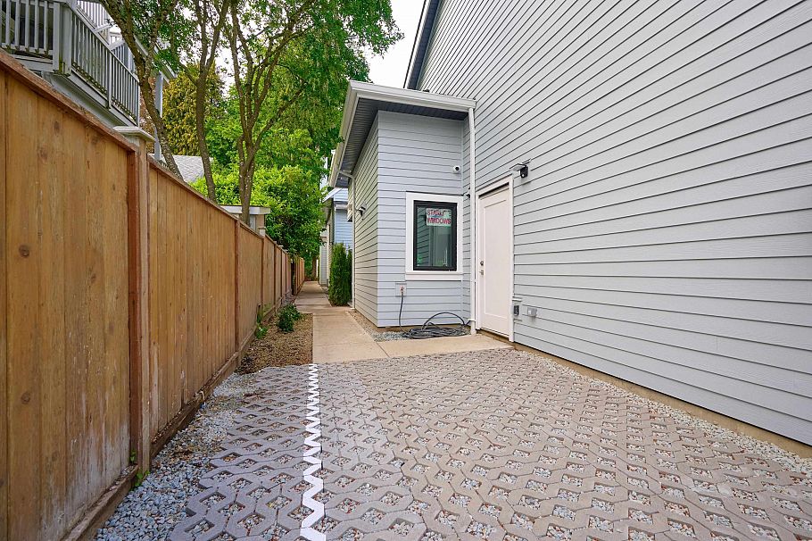 3674 W 1st Avenue Vancouver, BC - 17