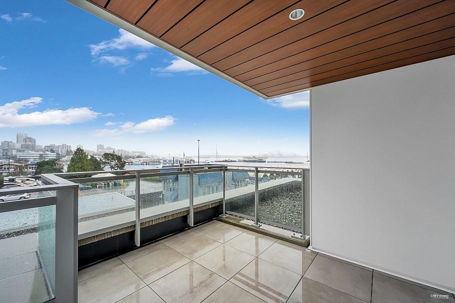 320 755 Harbourside Drive North Vancouver, BC - 11