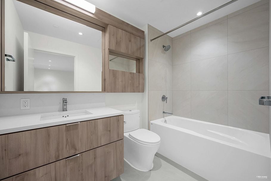 320 755 Harbourside Drive North Vancouver, BC - 6