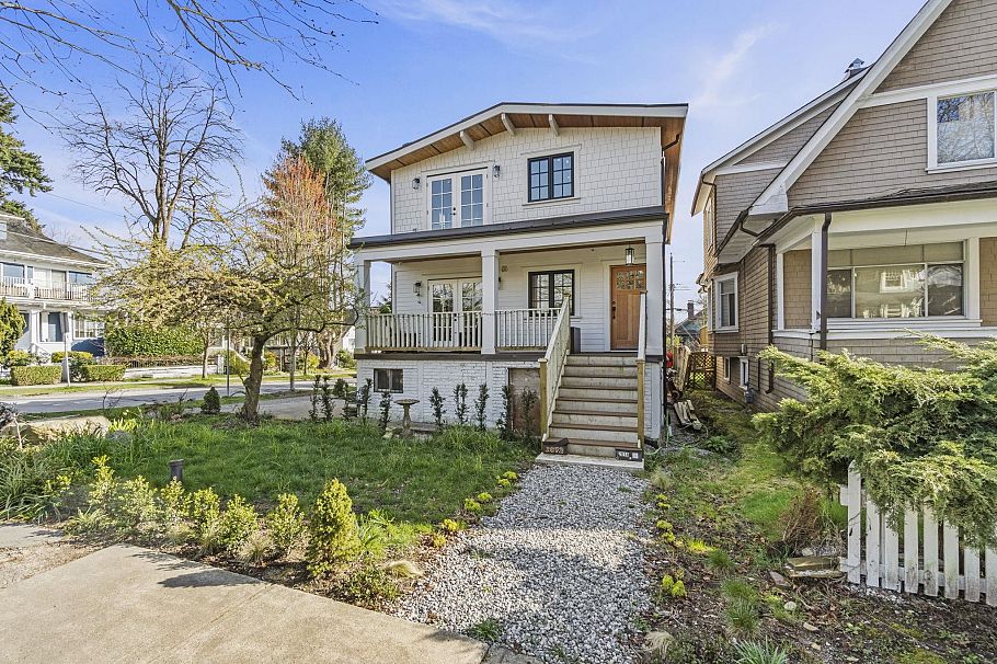 2072 Kitchener Street Vancouver, BC - 1
