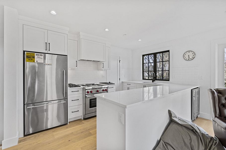 2072 Kitchener Street Vancouver, BC - 23