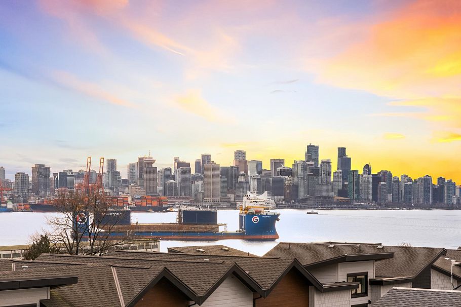444 545 E 2nd Street North Vancouver, BC - 2