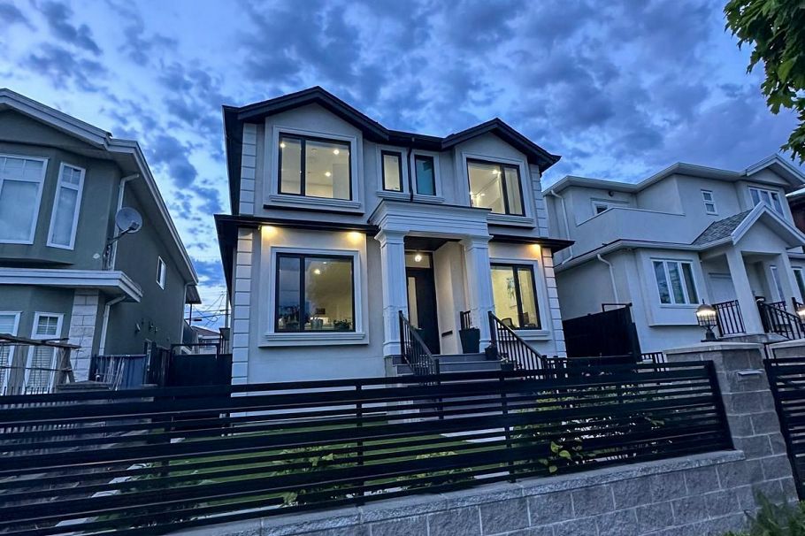 759 E 57th Avenue Vancouver, BC - 2