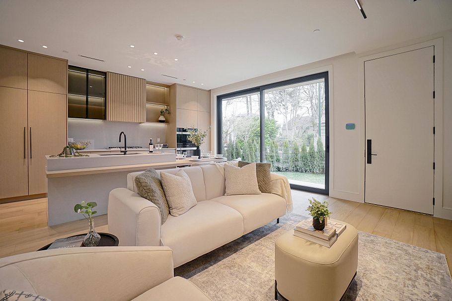 1 4634 W 15th Avenue Vancouver, BC - 5