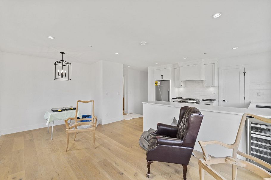 2072 Kitchener Street Vancouver, BC - 11