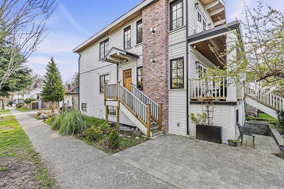 2072 Kitchener Street Vancouver, BC - 33