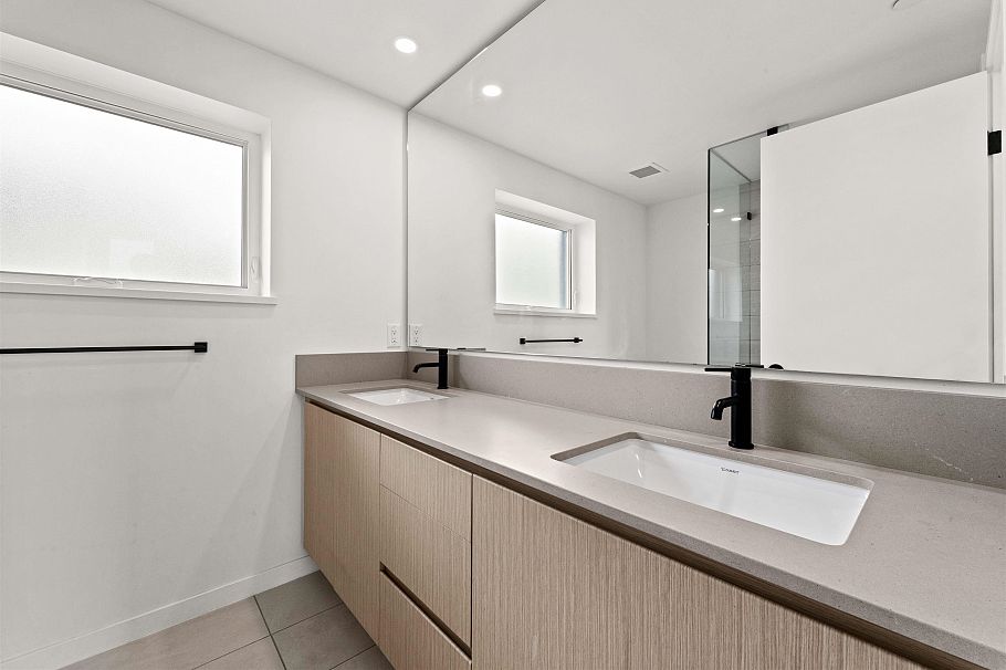 42 528 E 2nd Street North Vancouver, BC - 15