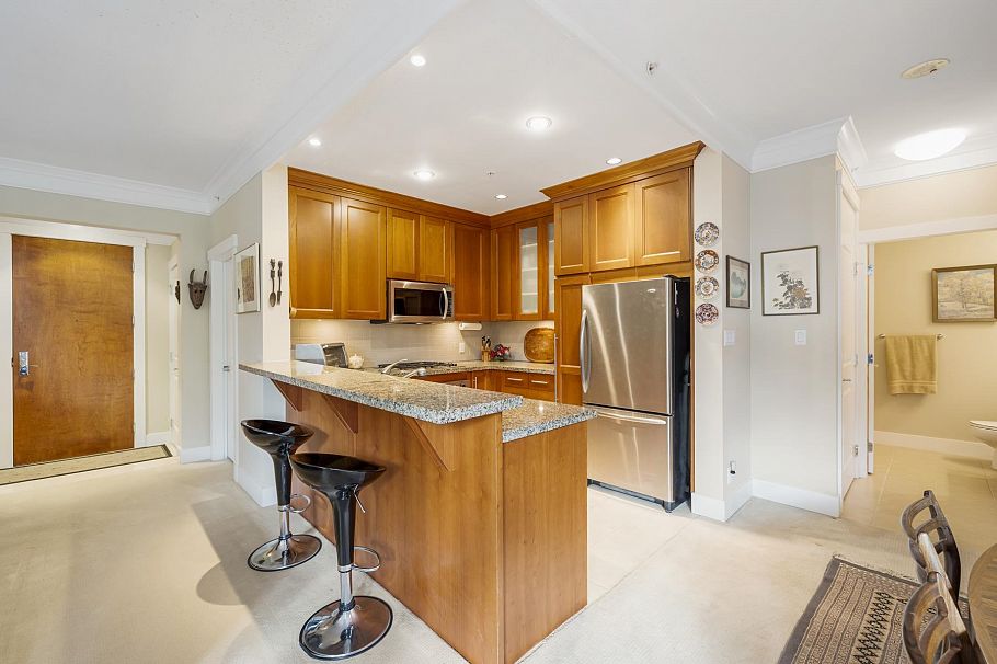 304 4685 Valley Drive Vancouver, BC - 3