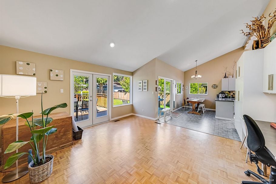 1140 W 20th Street North Vancouver, BC - 7