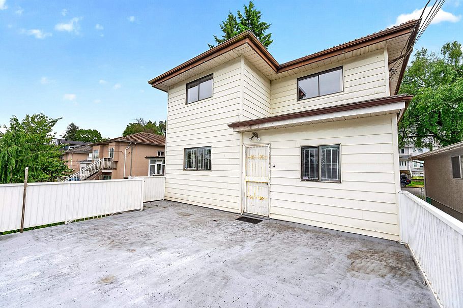 2031 E 23rd Avenue Vancouver, BC - 37