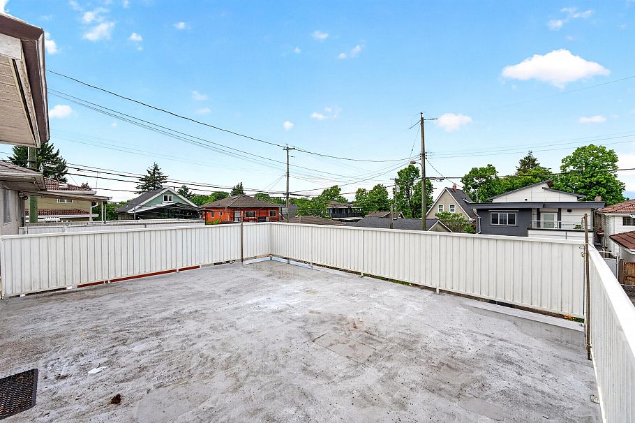 2031 E 23rd Avenue Vancouver, BC - 35