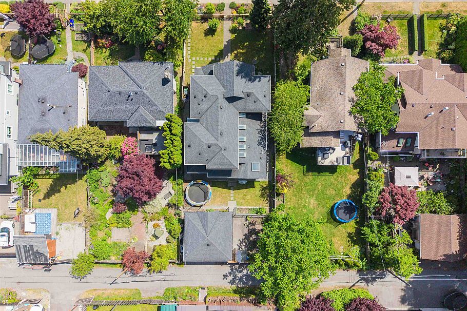 738 E 13th Street North Vancouver, BC - 27