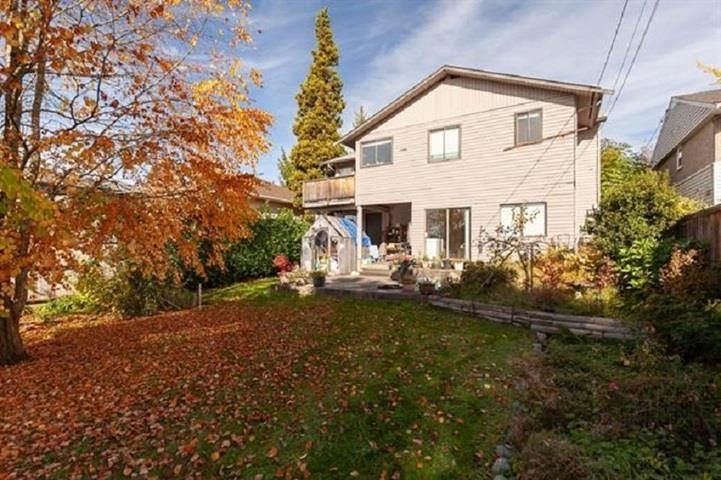 221 W 28th Street North Vancouver, BC - 3