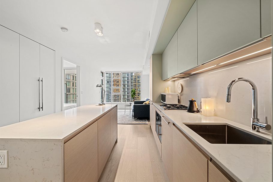 1009 1289 Hornby Street Vancouver, BC - 2