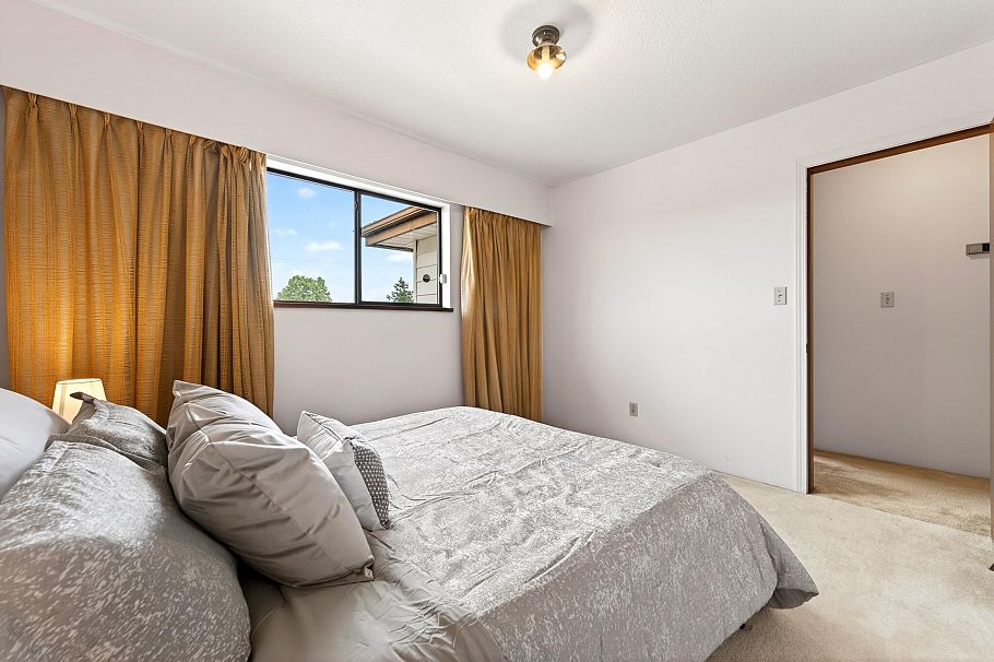 2031 E 23rd Avenue Vancouver, BC - 25