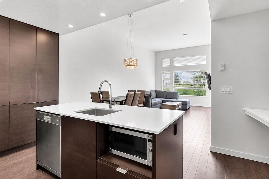 508 1677 Lloyd Avenue North Vancouver, BC - 1