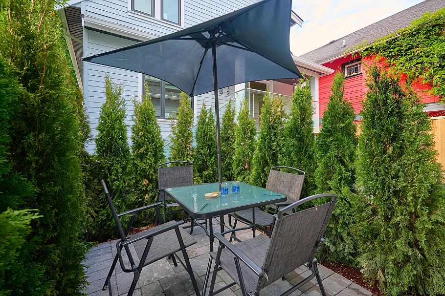 3674 W 1st Avenue Vancouver, BC - 18