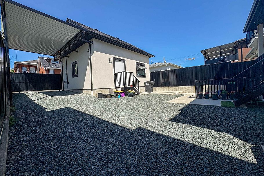 759 E 57th Avenue Vancouver, BC - 36