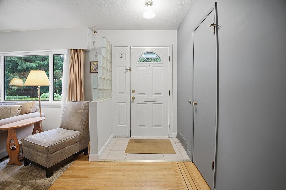 1852 Larson Road North Vancouver, BC - 8