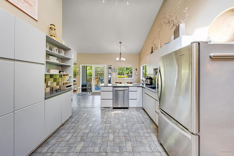 1140 W 20th Street North Vancouver, BC - 9