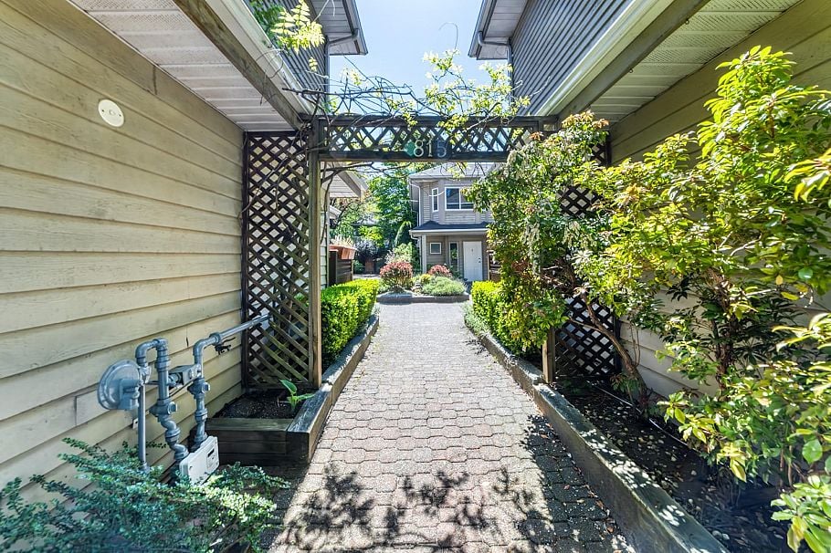 6 815 Tobruck Avenue North Vancouver, BC - 24