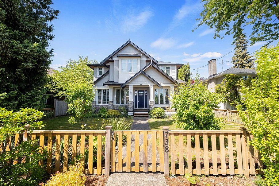 738 E 13th Street North Vancouver, BC - 26