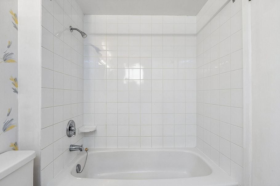 219 1385 Draycott Road North Vancouver, BC - 16