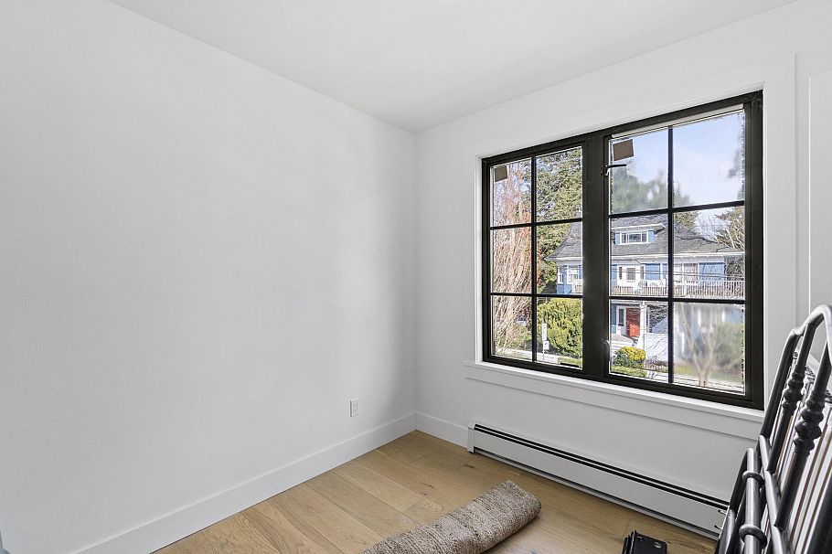 2072 Kitchener Street Vancouver, BC - 22