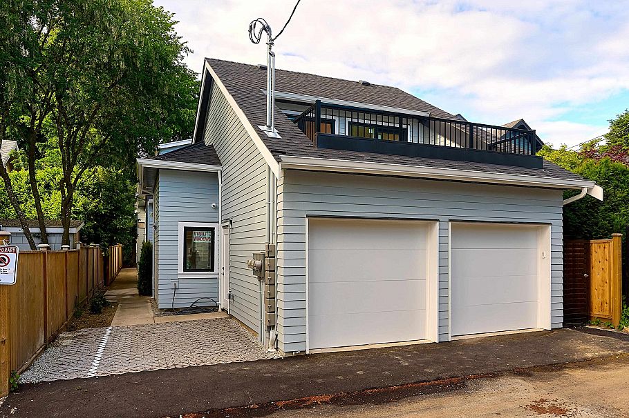 3674 W 1st Avenue Vancouver, BC - 2