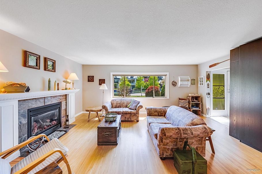 1140 W 20th Street North Vancouver, BC - 4