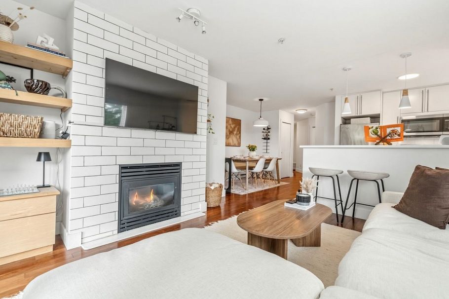 104 365 E 1st Street North Vancouver, BC - 3