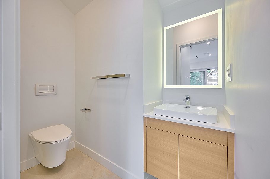 3674 W 1st Avenue Vancouver, BC - 10
