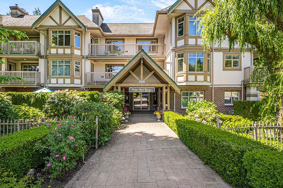 409 2059 Chesterfield Avenue North Vancouver, BC - 1