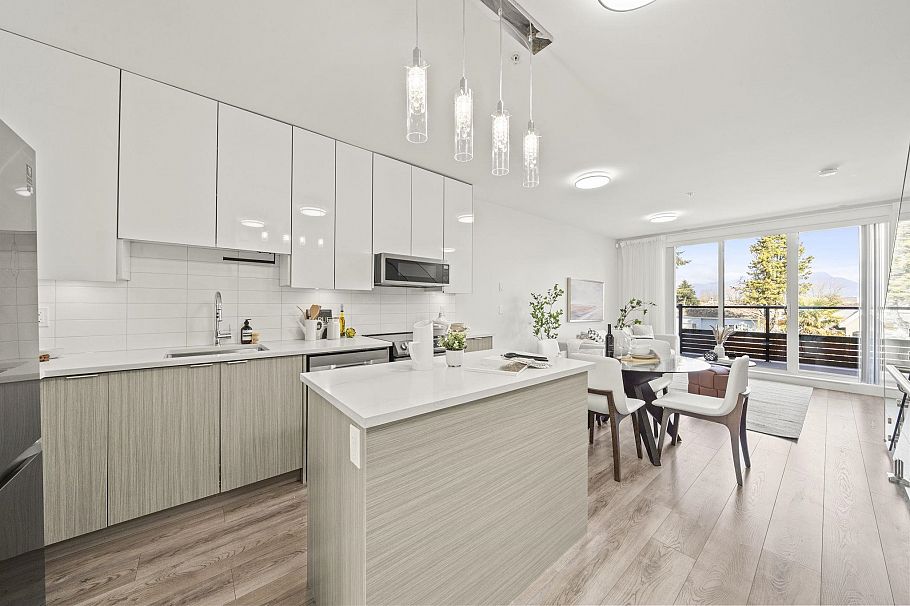 2296 E 33rd Avenue Vancouver, BC - 2